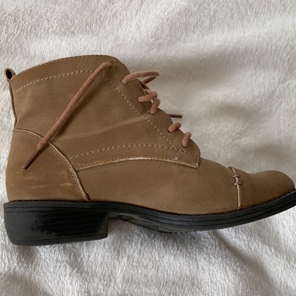 Sam & Libby Suede Feel Lace Up Tan Boots - Picture 5 of 9
